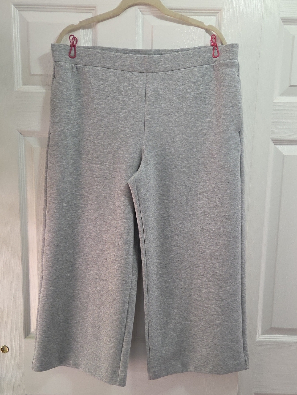 Ann Taylor Light Gray Wide-Leg Crop Sweatpants